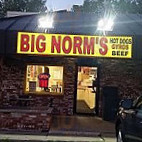 Big Norm's Hot Dogs outside