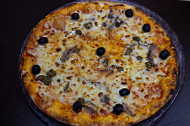 Le Mistral Pizza food