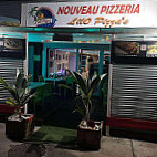 L'îlo Pizza's Fwi outside