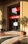 Red La Feltrinelli Firenze outside