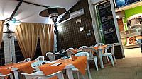 Pizza In Famiglia inside