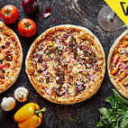 Five Pizza Original food