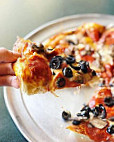Me-n-ed's Pizza Parlor food