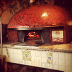 Vecchia Pizzeria inside