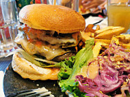 Le Cevenol Burger Cuisine food