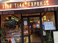 Tiantian Express outside