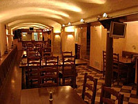 La Taverne Neuchâteloise inside