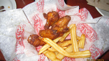 ST Louis Wings and Ribs food