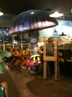 Mellow Mushroom outside