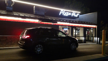 Pizza Hut outside