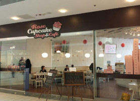 Rose Cupcake Shop & Cafe food