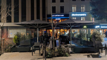 Cafe de Caen outside