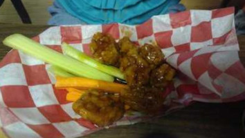 The Bull And Brew Wing House food