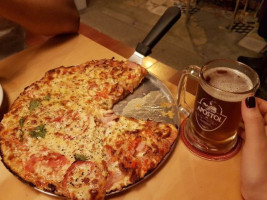 Simons pizzandbeer food