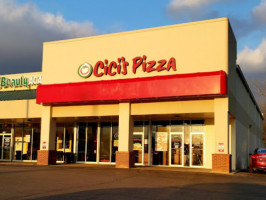 Cicis outside