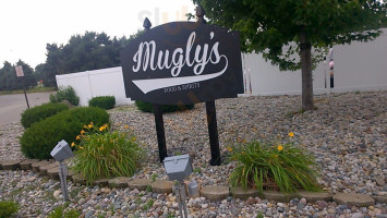 Mugly's Food Spirits outside