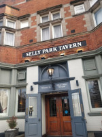 The Selly Park Tavern outside