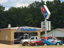 Domino's Pizza outside