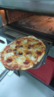 Pizza Des Lys food