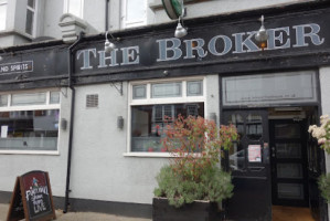 The Broker Freehouse outside