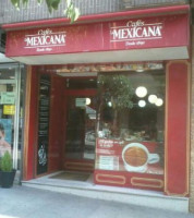 Cafes La Mexicana outside