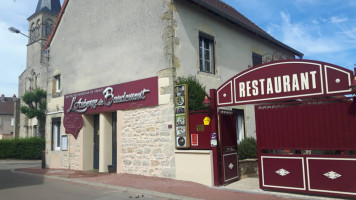 Auberge De Baudemont inside