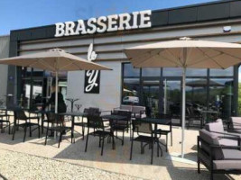 Brasserie Le Y inside