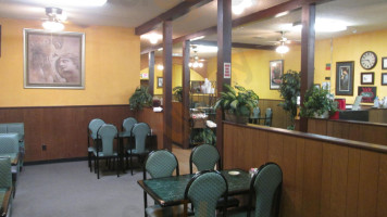 Val's Italian Restaurant inside
