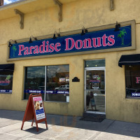 Paradise Donuts Gelato outside