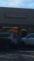 Johnny's Donuts outside