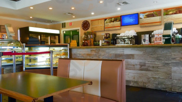 Tulipan Bakery inside