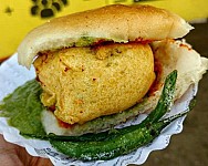 Mumbai Vada Pav food
