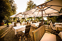 Garden Lounge Le Vieux Manoir Au Lac A 5* Relais Chateaux inside