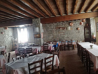 Locanda I Cacciatori inside