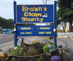 Brown's Clam Shanty outside