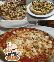 Pizzeria La Fontanella food