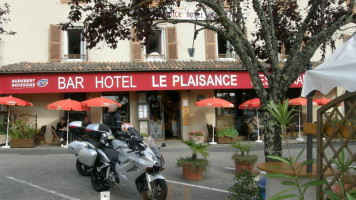 Le Plaisance outside