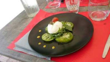 Le Carouge La Coccinelle food