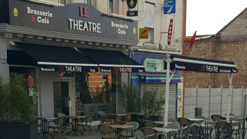 Le Café Du Théâtre inside