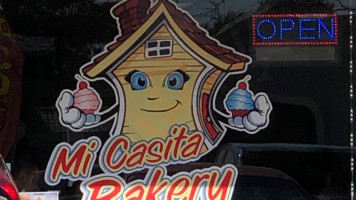 Mi Casita Bakery outside