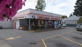 Little Caesars Pizza outside