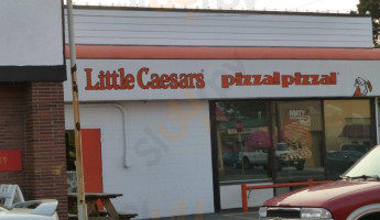 Little Caesars Pizza outside