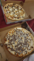 Pizza Des Lys food