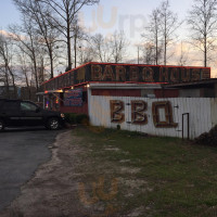 The Bbq House outside
