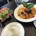 Summerie's Thai Cuisine food