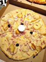 Tutti Pizza food