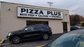 Pizza Plus outside