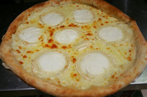 Pizza Di Carmela inside