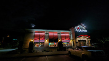 Applebee's Grill outside