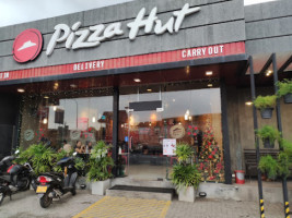 Pizza Hut Wattala inside